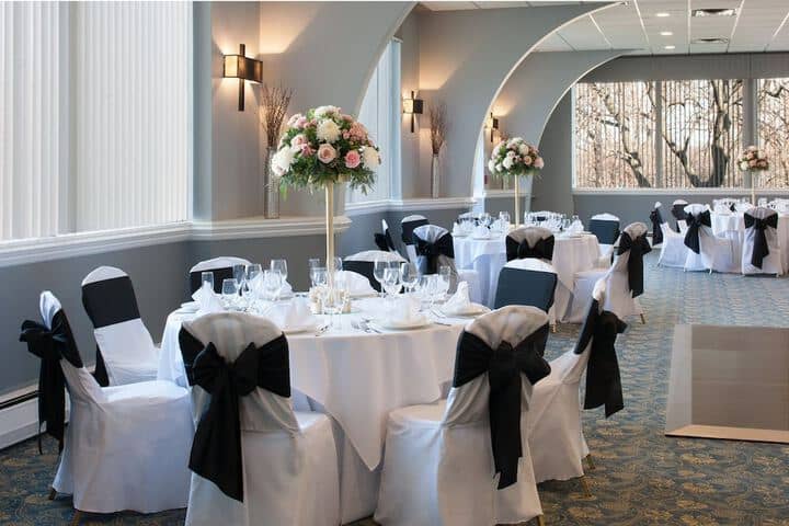 Ballroom/Hall 28 of 45